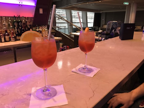 Drinks at 270 bar, best cocktails on the ship!
