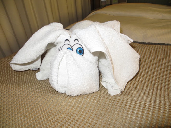 The maid made something like this every day from wash cloths and towels.