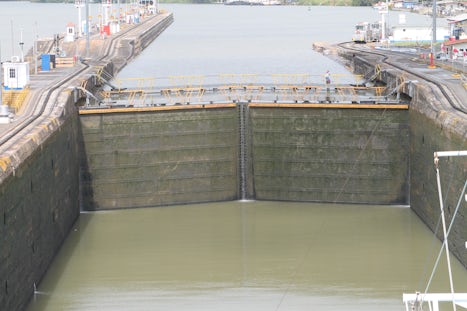 Entering a lock in an Panama Canal