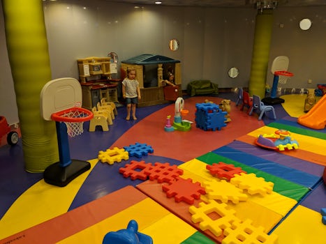 Kid's free play area (all ages)