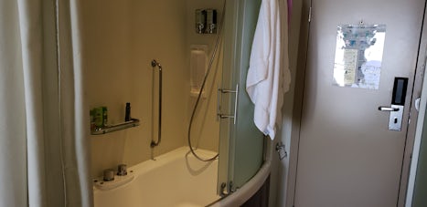 Normal tub/shower! 