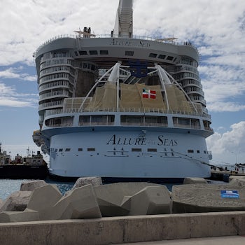 Allure of the Seas. St Maarten 