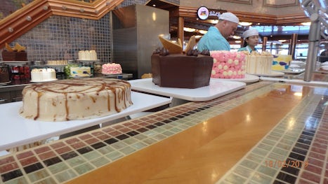 New lunchtime cakes on lido deck
