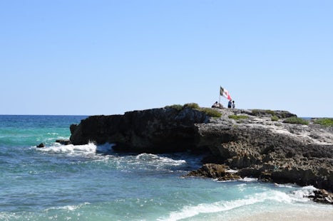 More rock formations along the coast at Cozumel.