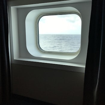 Cabin 5736, Tiny Oceanview Window