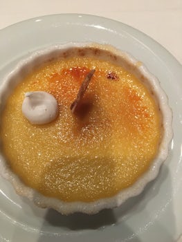 thinnest creme brûlée in the world.  That is not a dollop of whipped crea