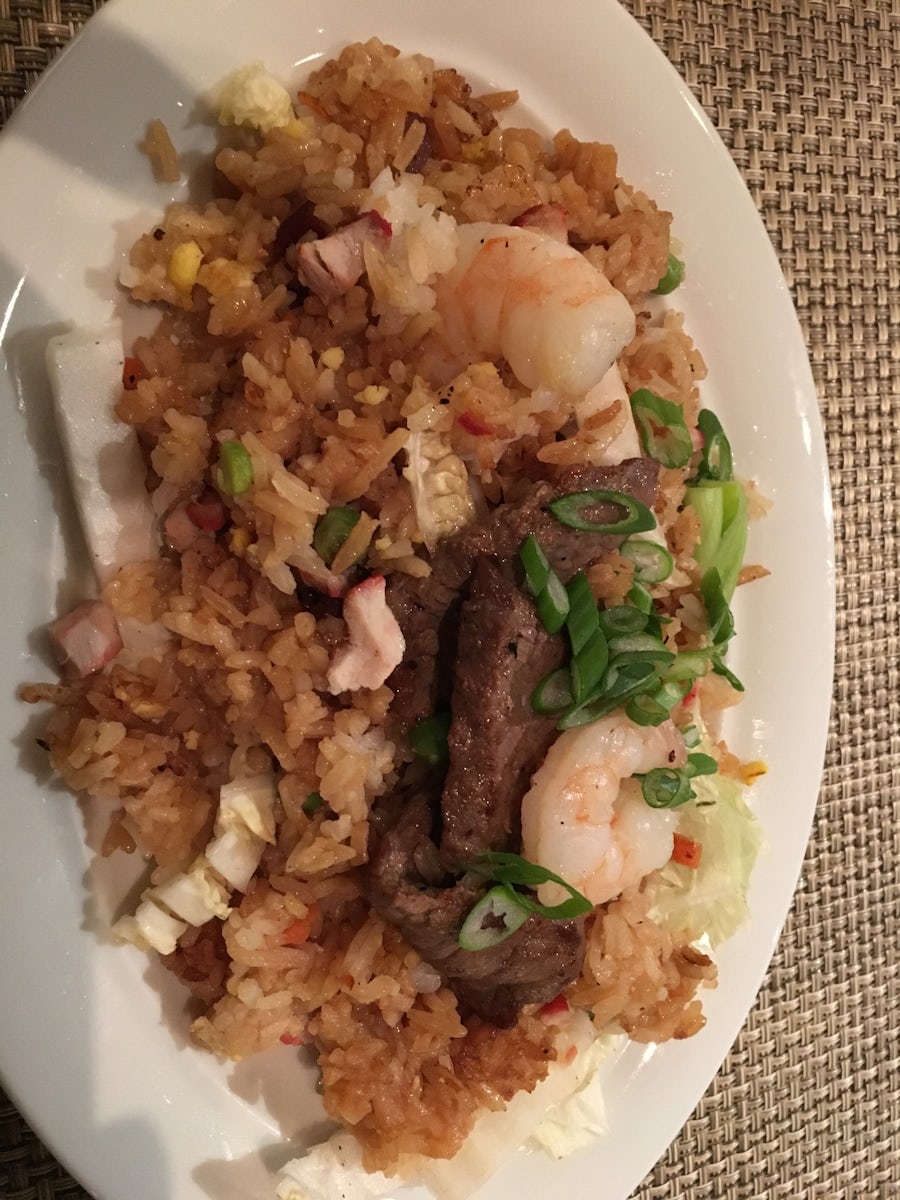 Combo fried rice.  Was NOT fried.  Beef was leather.  Shrimp was good.  Por