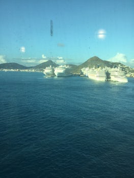 St Maarten,lots of cruise ships that day