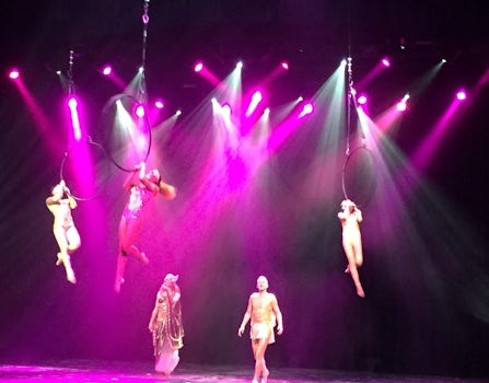 Arial acrobatics at showtime 