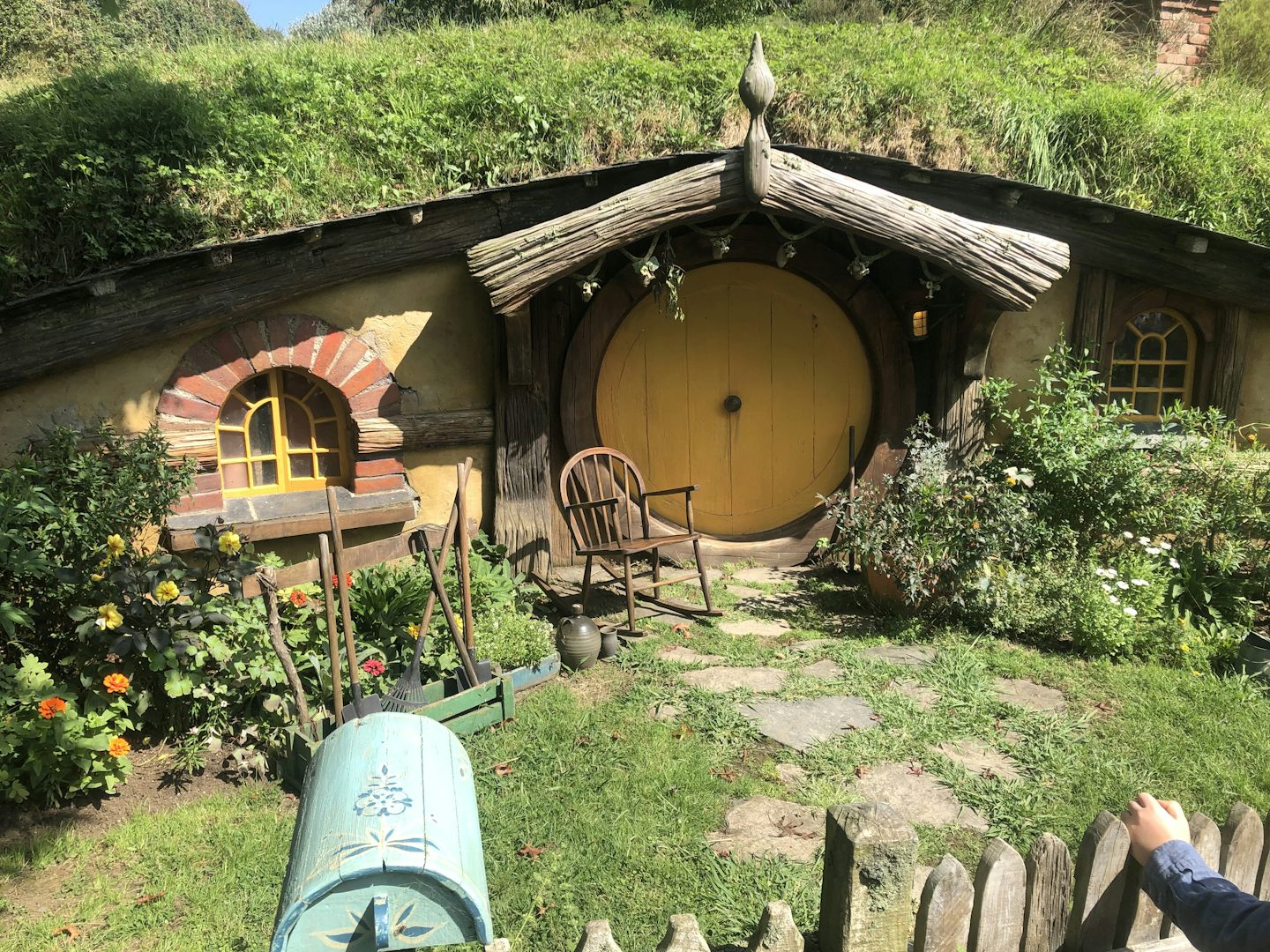 Hobbiton house which is part of the walking tour on this excursion 