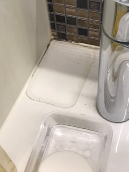 Bathroom sink mould never cleaned upon arrival!