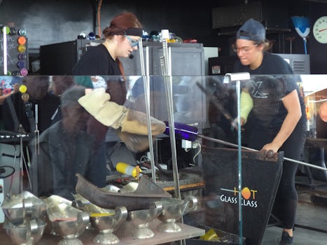 The Hot Glass girls doing their "thing"