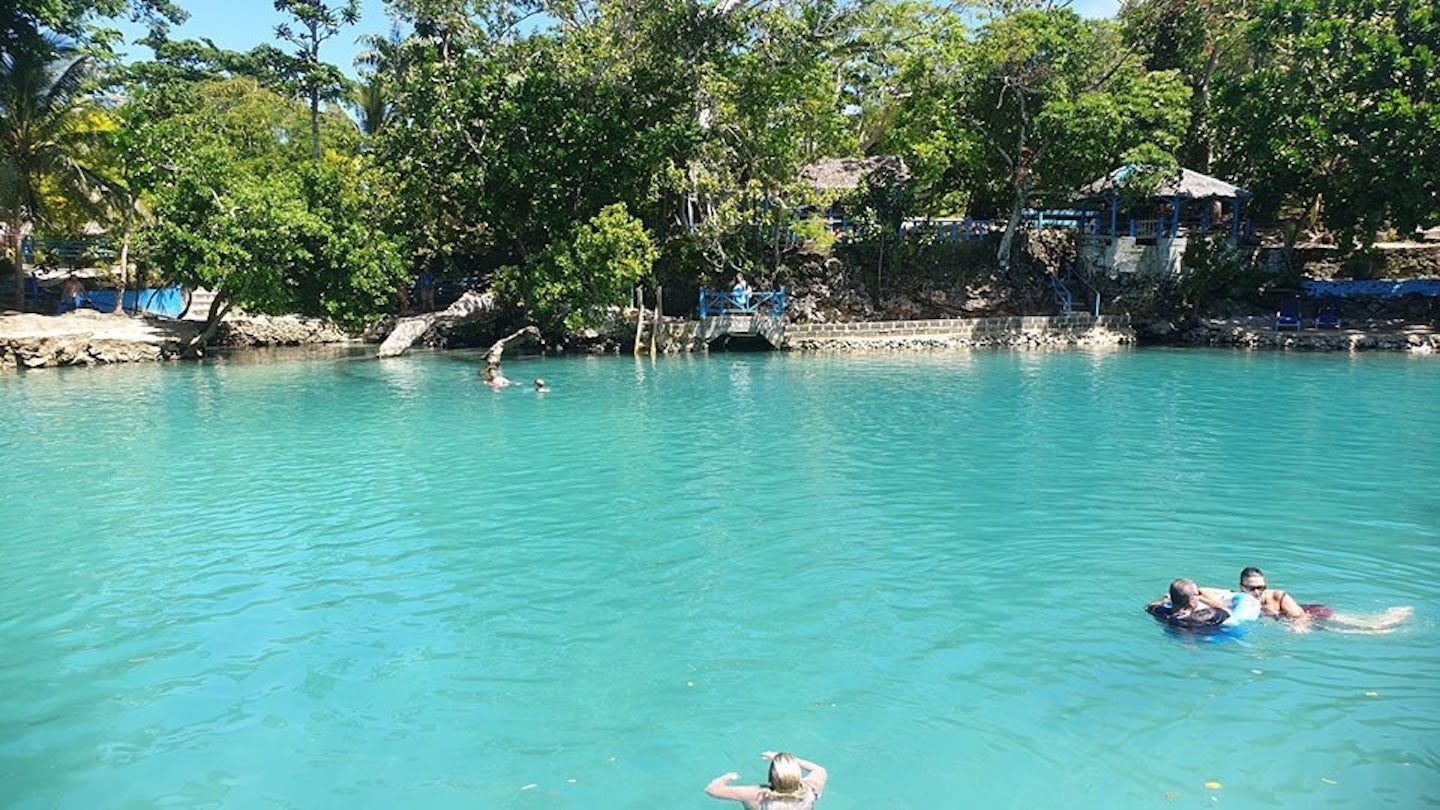 Blue lagoon in Vila...
