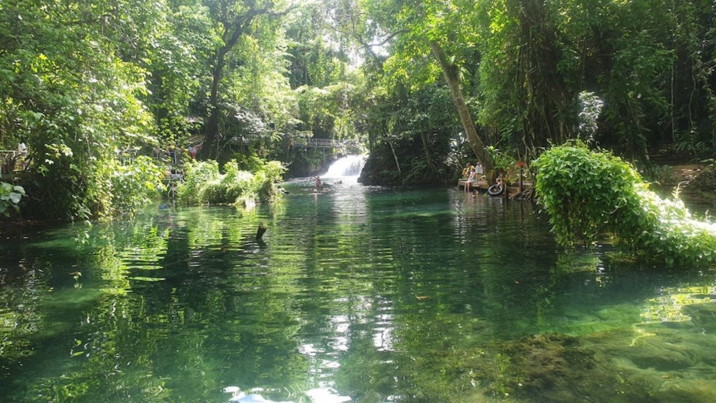 Raru waterfall Vila. 