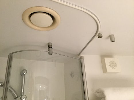 Bathroom Shower with plexiglass fold-out enclosure - no curtain!!!