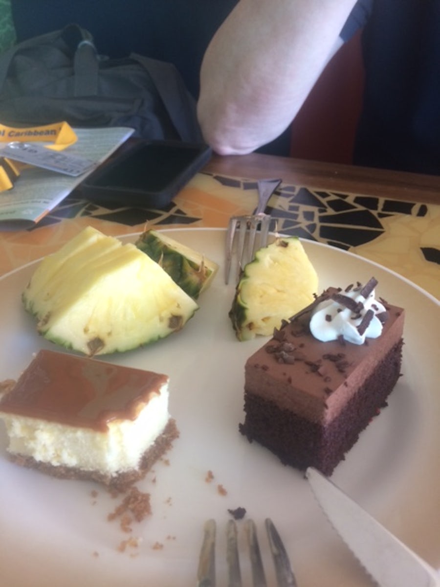 Some of the mini-desserts in Windjammer Cafe