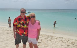 On the beautiful beach in Aruba!!! My all time favorite beach in the whole 