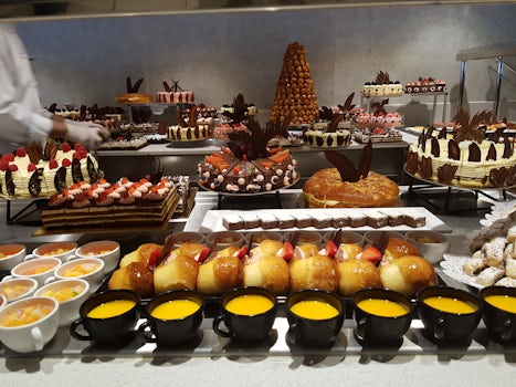 Dessert display