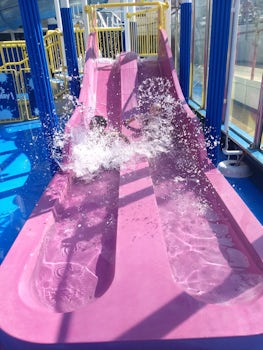 Fun kiddie water slide