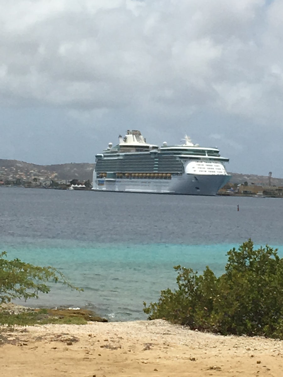 Bonaire - pretty water everywhere - ship in distance