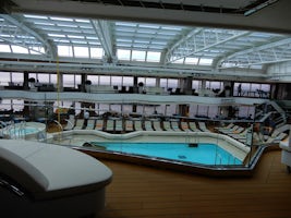 The upper pool deck on the Nieuw Statendam
