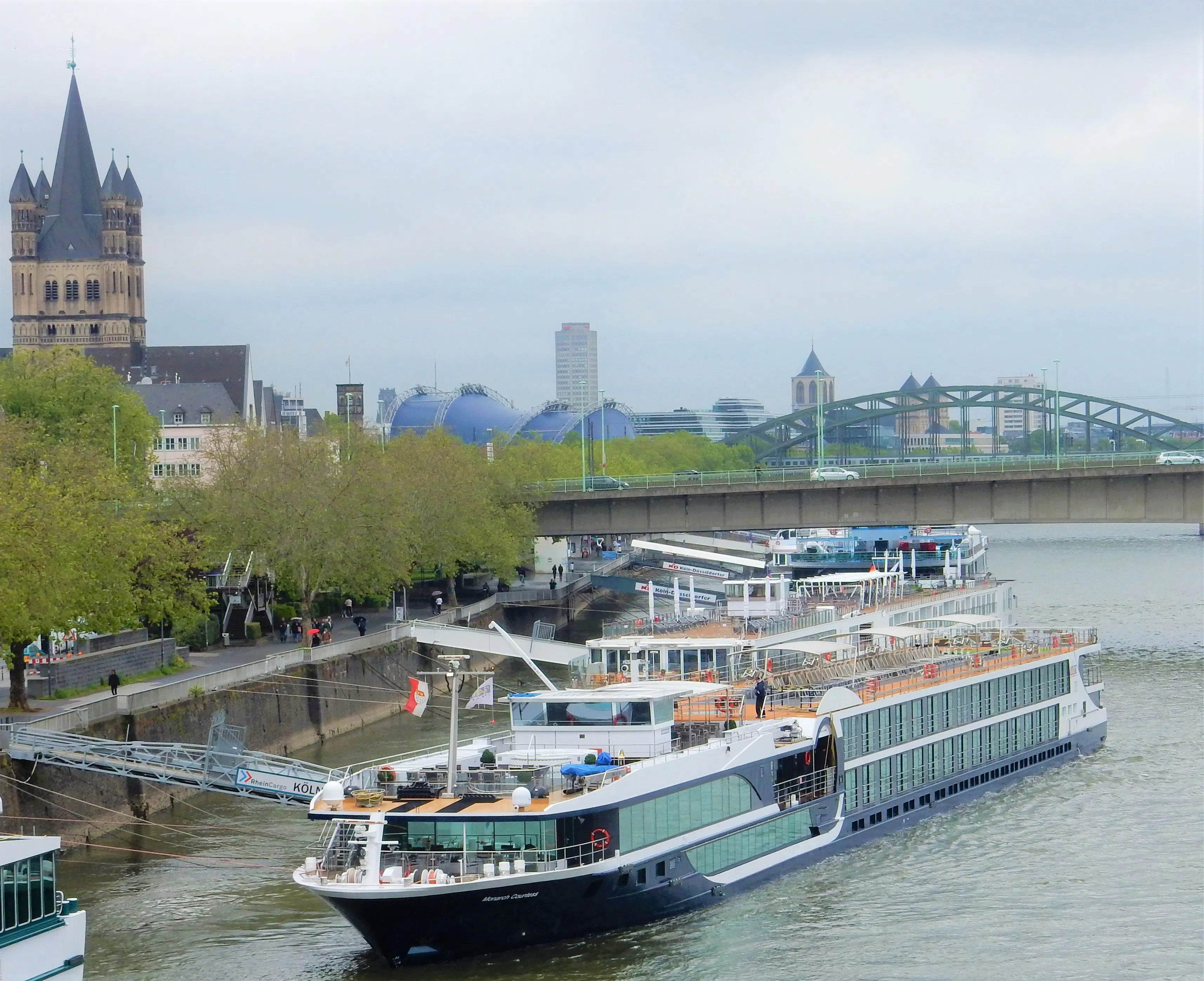 Monarch Countess Cruise Reviews | Ratings & Insights from Members