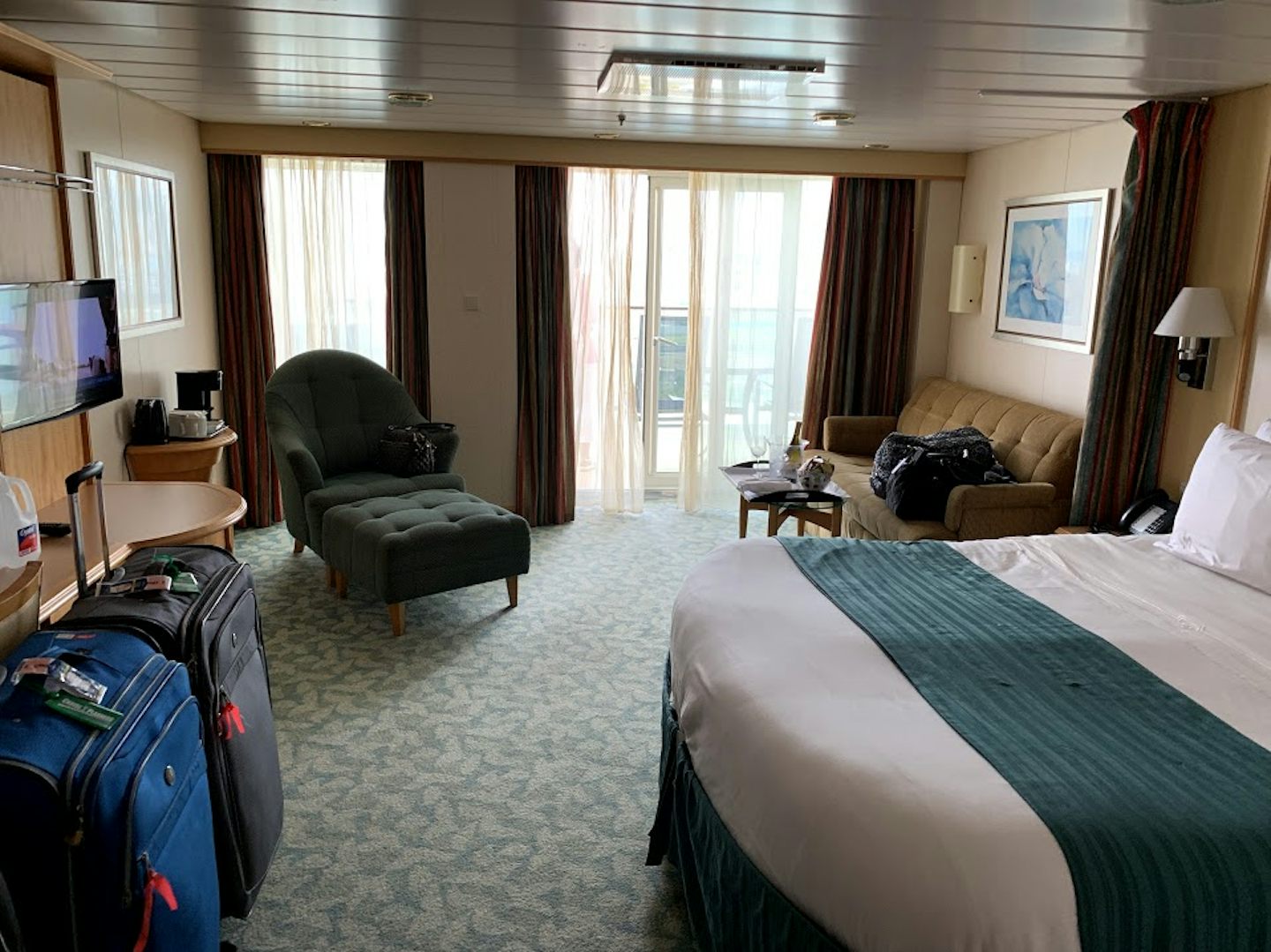 Another View of Junior Suite on Freedom of the Seas