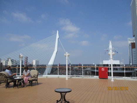View over the Grills Terrace in Rotterdam - plenty of room