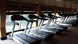 Fitness room, also with many young children running around