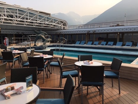 Lido Deck Pool and Cafe