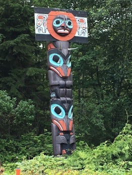 Totem Pole - Stanley Park (ride your bike through, 9 miles) - Vancouver (post cruise port)