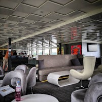 The U Lounge, the one lounge open during our cruise. The rooftop Ice Bar wa
