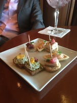 Canapes with drinks in the Midships Gin and Fizz Bar.
