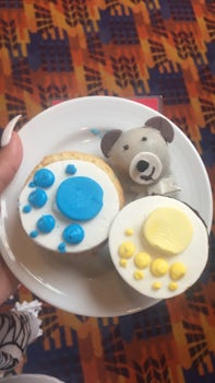 Build a bare at sea. They provided snacks. Looked awesome! Taste not so much he cupcakes were hard and the icing bland.