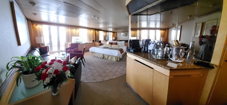 wide-angle view of our Neptune Suite, Veendam