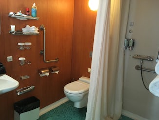 A nice big bathroom in cabin #9648 - wheelchair accessible.