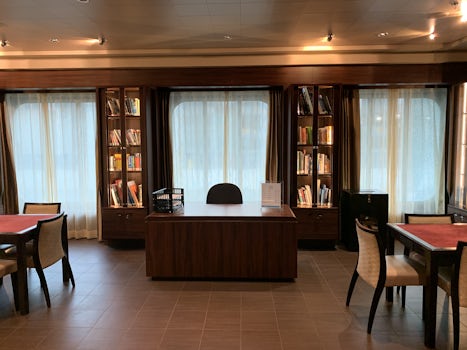 The mini library, Deck 6