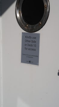Permanent notice to forward corridor door to/from Deck 11 for Aqua class.