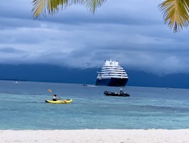 view of kayaking and the Eclipse from one of the San Blas Isles.