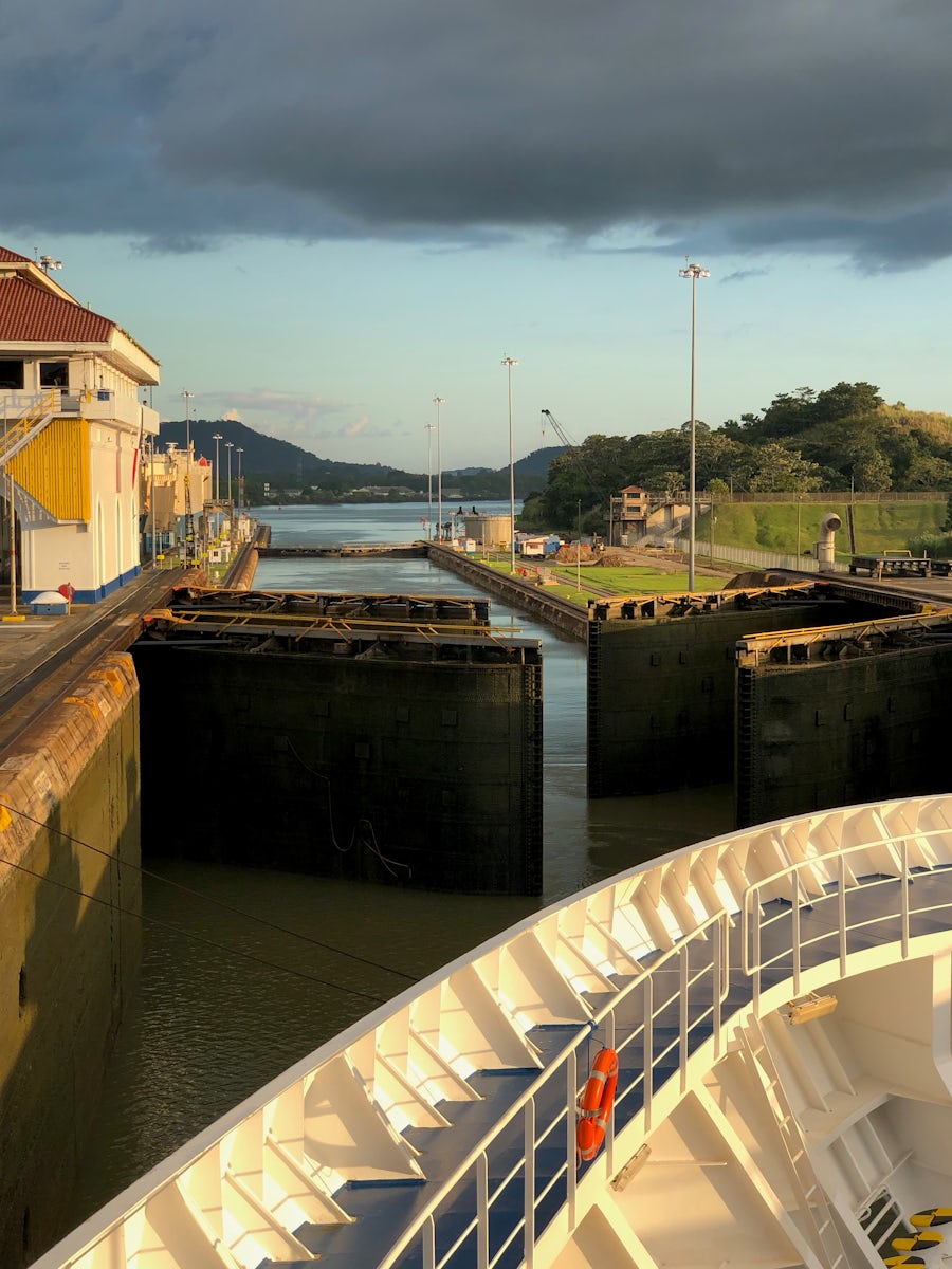 Opening of the lock gate