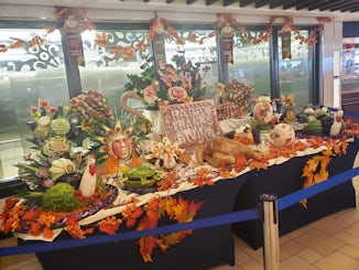 Thanksgiving display at buffet