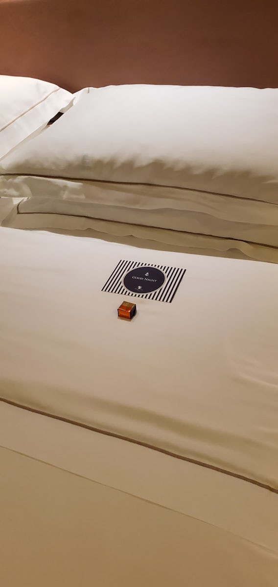 Yacht Club Bed with Chocolates