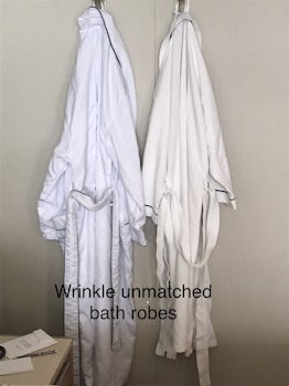 Wrinkle unmatched bathrobes 