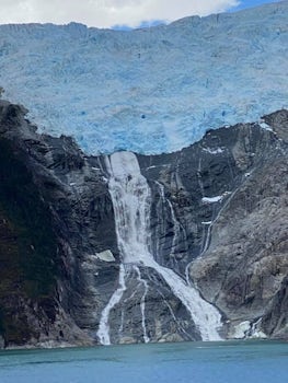 Glacier/waterfall Beagle Channel