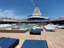 Pool Deck - Oceania Marina