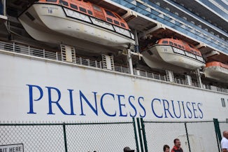 Grand Princess docked at Kauai