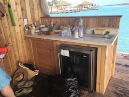Mess left in cabana by attendant