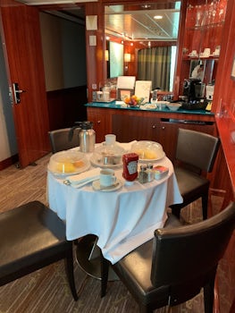 2 bedroom Haven on the Pearl 14006, butler set up breakfast in our room for