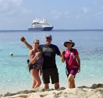 Anchored off Holandes Cay. Wonderful beach day with plenty of shade, snacks