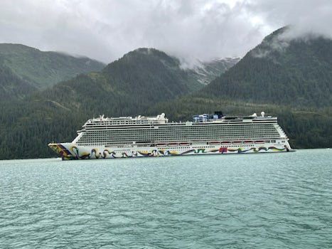 The Norwegian Encore on her very first voyage to the Dawes Glacier 